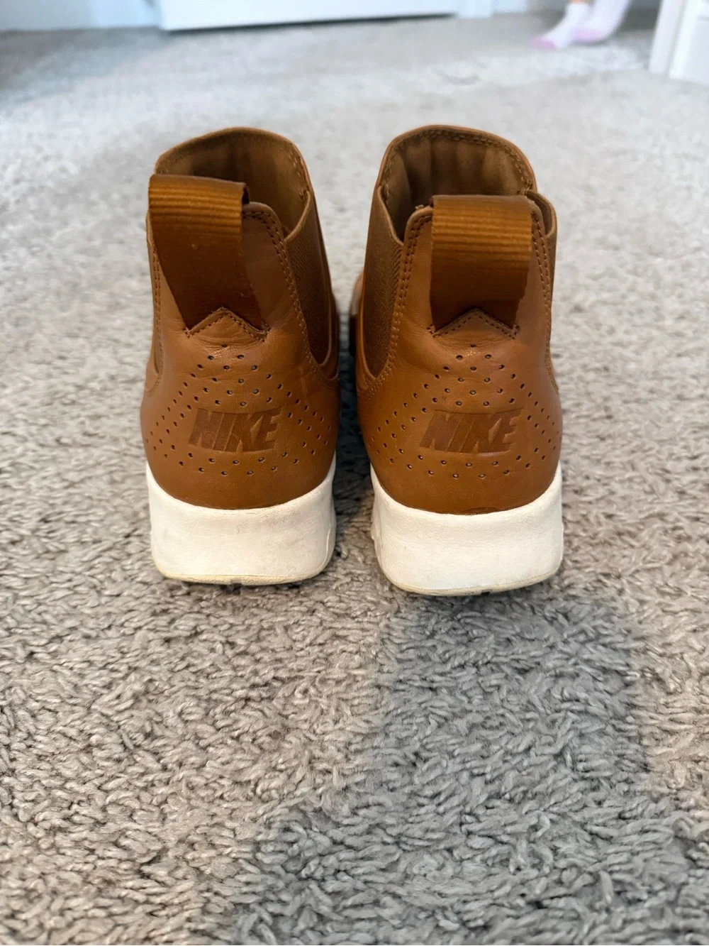 Nike Brown Thea air max Leather Slip-On Sneakers with White Sole size 8